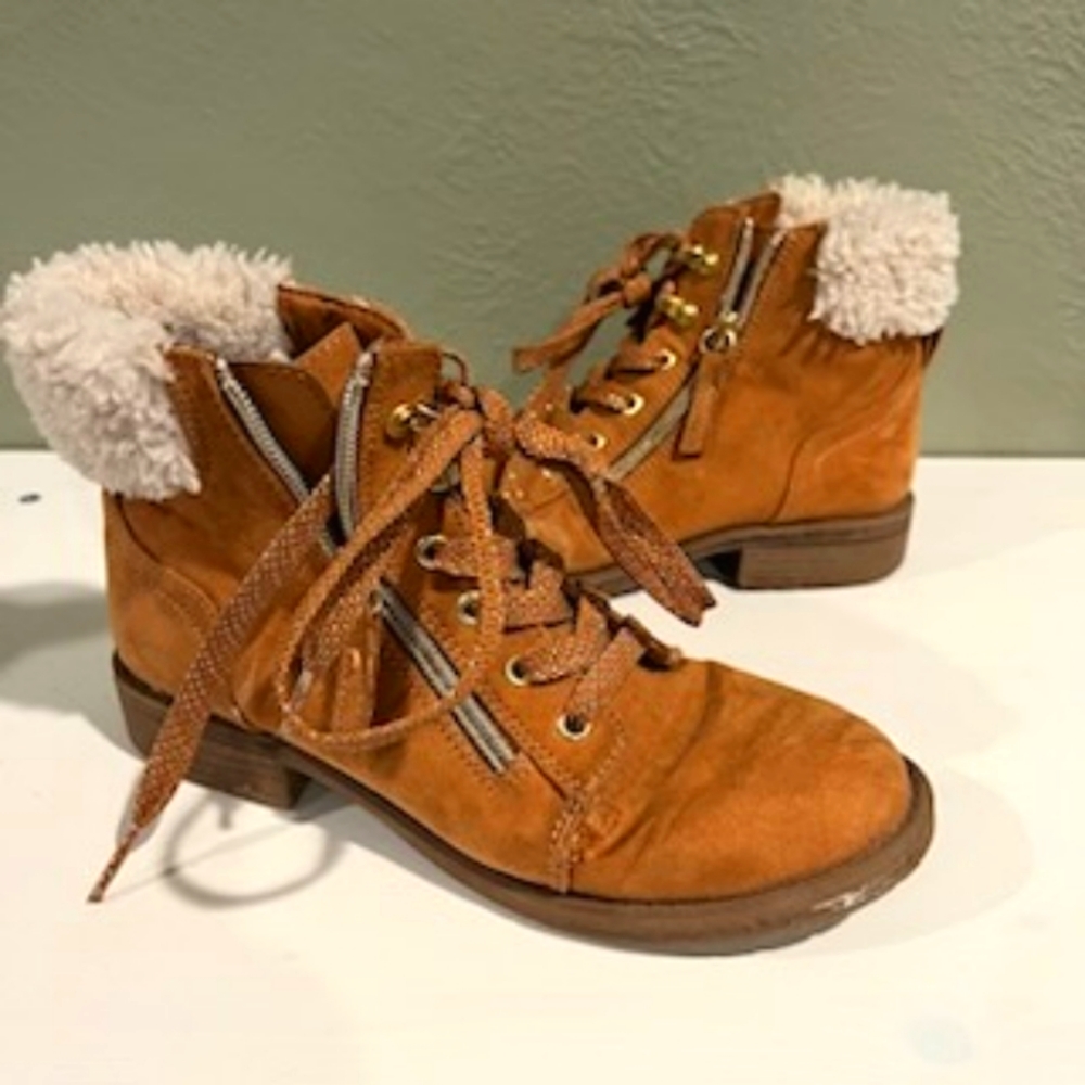 Target Kids Size 3 Faux Leather Fur Boot